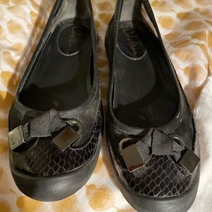 Cole Haan flats. Black mesh with leather trim. Size 6.